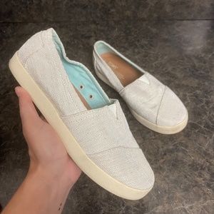 TOMS Beige Avalon Slip On Shoes Women Size 7